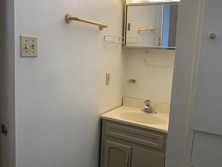 1326 S Saint Marys St #6 — Photo 8