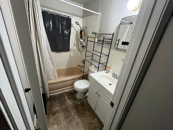 4th image of 532 E Chicago St APT 2