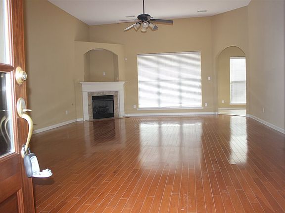 5th image of 25 Northern Leaf Dr