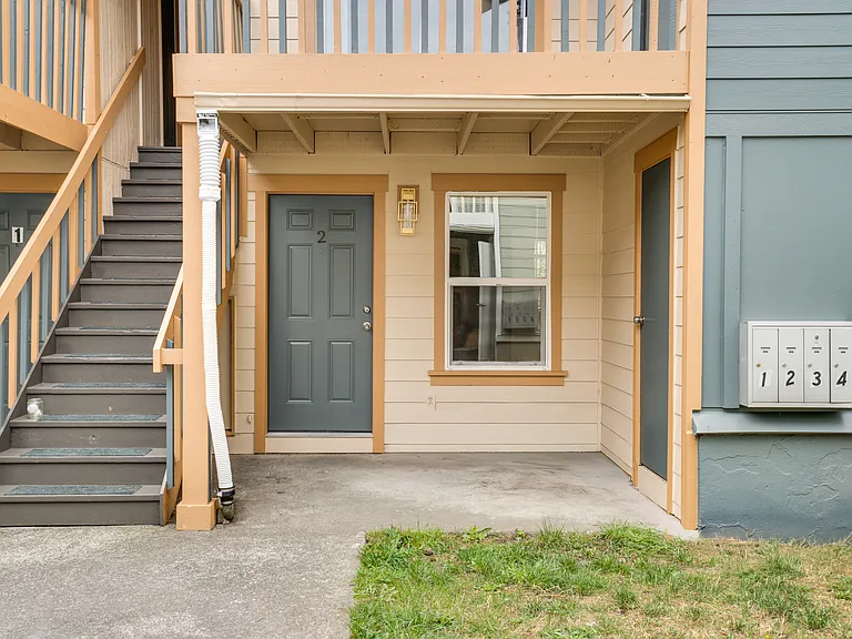2412 S I St #4 — Photo 5