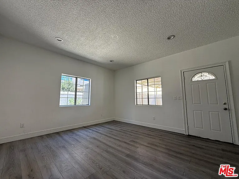 6742 Radford Ave — Photo 6