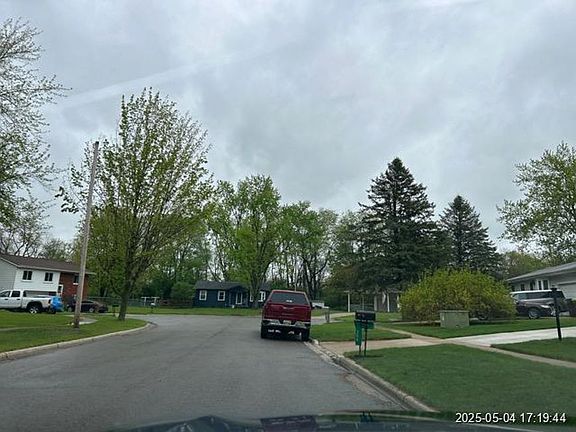 Exterior Neighborhood (street photo)