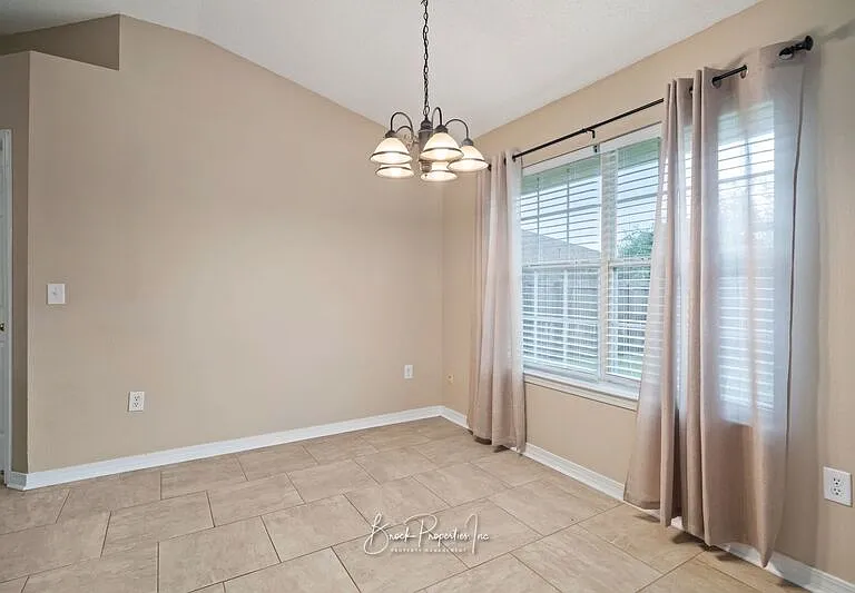 4718 Lemoyne Vis — Photo 8