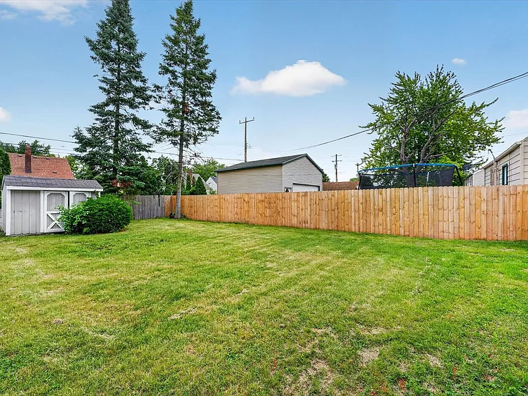 2090 Cicotte Ave — Photo 35