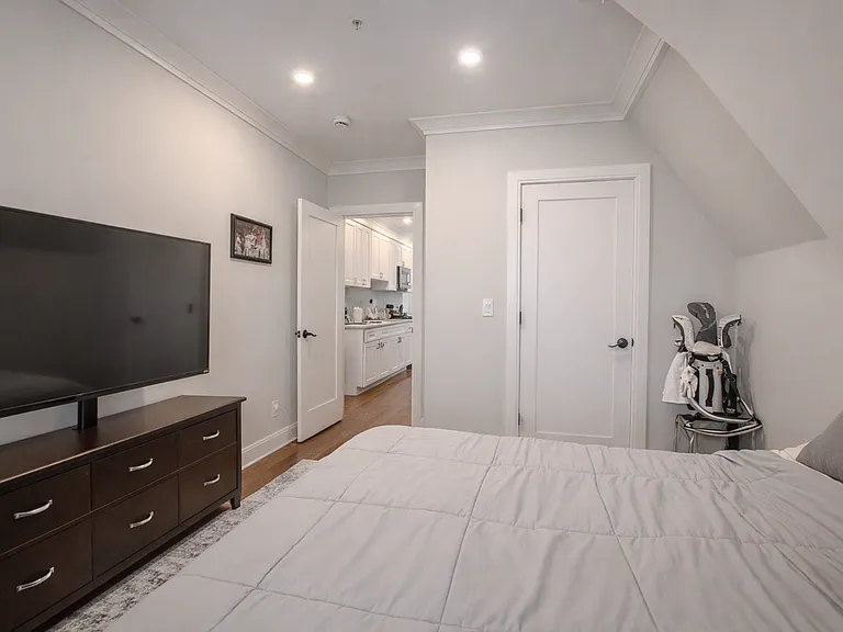 59 Quint Ave #13 — Photo 6