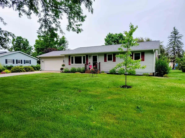 903 E Bluff St, Boscobel, WI 53805