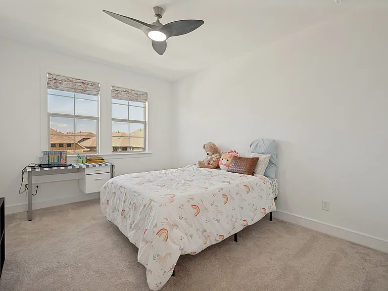 724 Danbury St — Photo 20