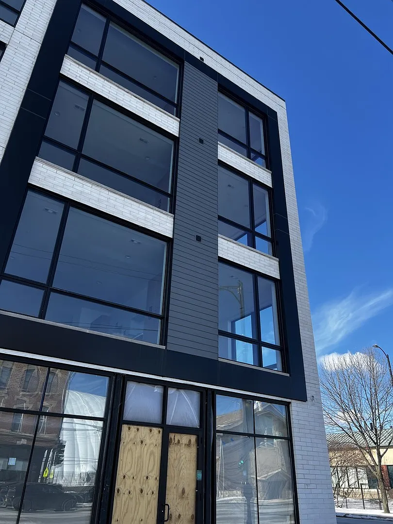 Building Photo - 1304 S Ashland Ave #400