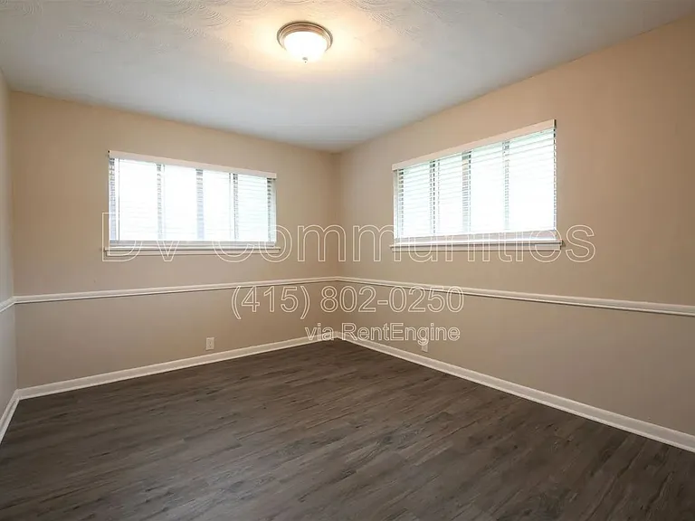 1607 Anthony St — Photo 8
