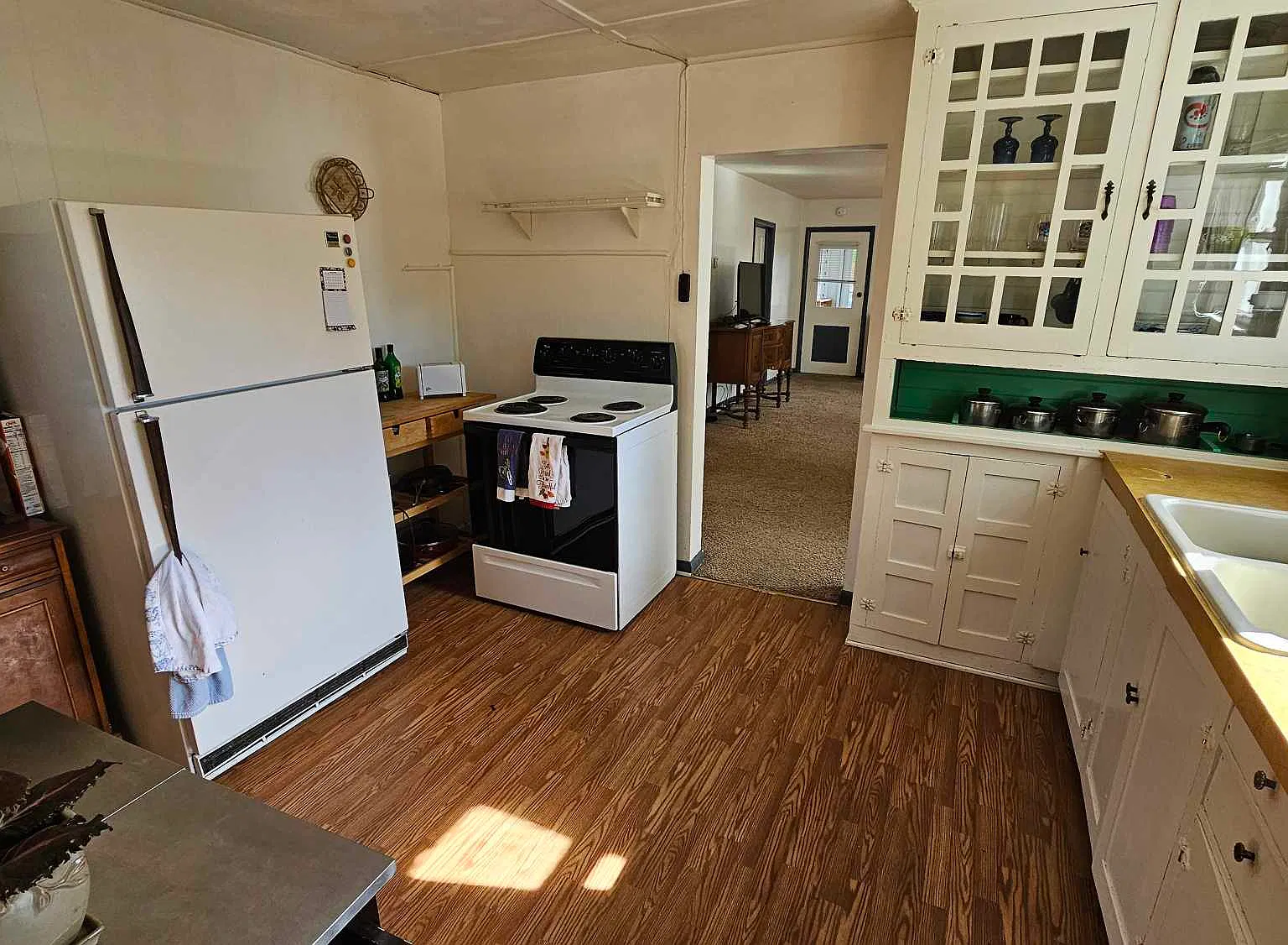 1 bed, 900 sqft, $1,300 — Photo 4