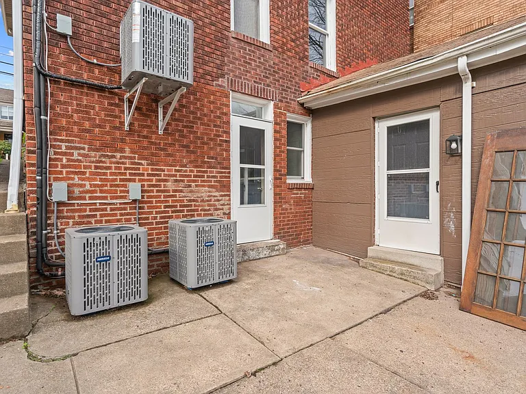 1680 Potomac Avenue — Photo 11