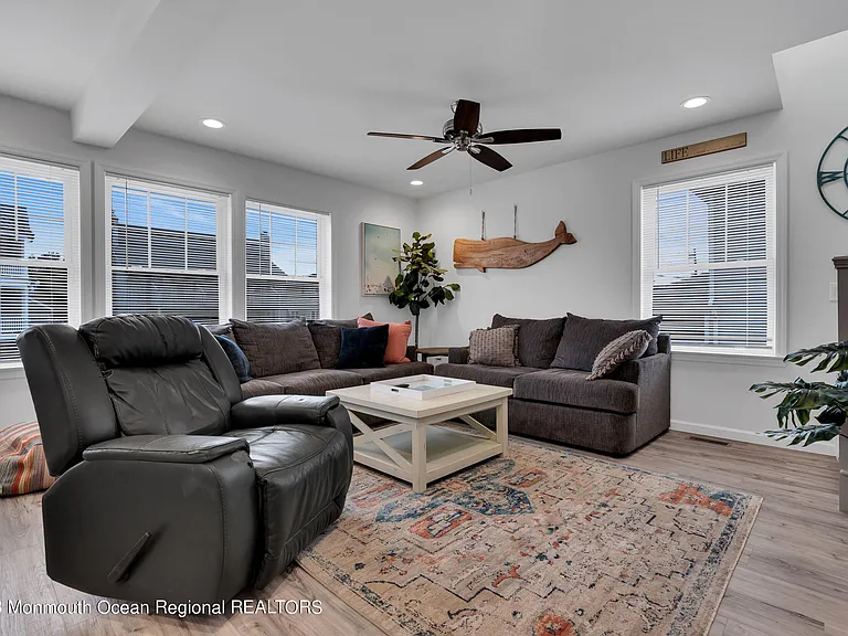 24 Virginia Ave — Photo 10