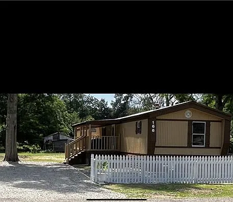 166 Napoleon St — Photo 2