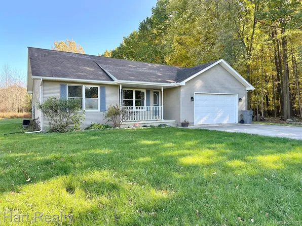 5102 Brown Rd, Avoca, MI 48006