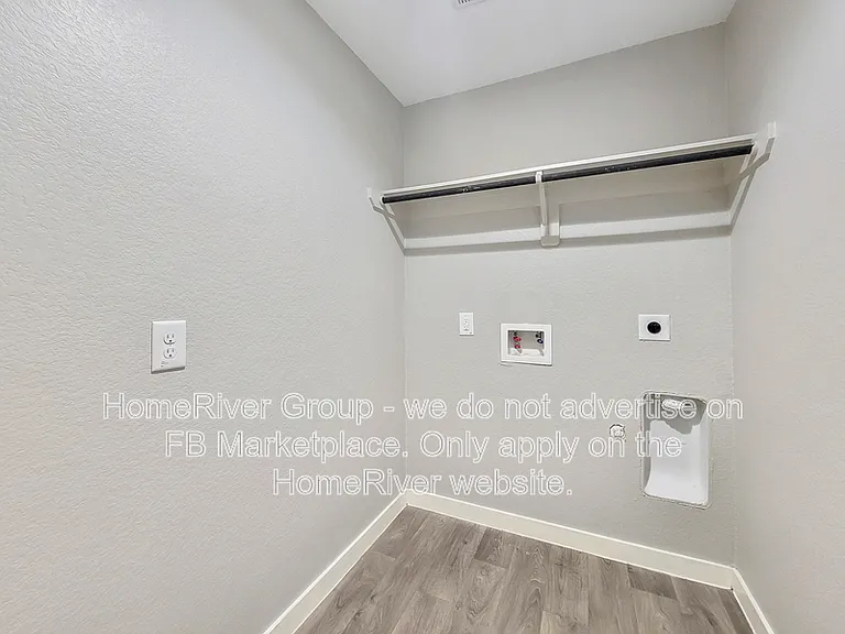 8122 Hush Heights Dr — Photo 10