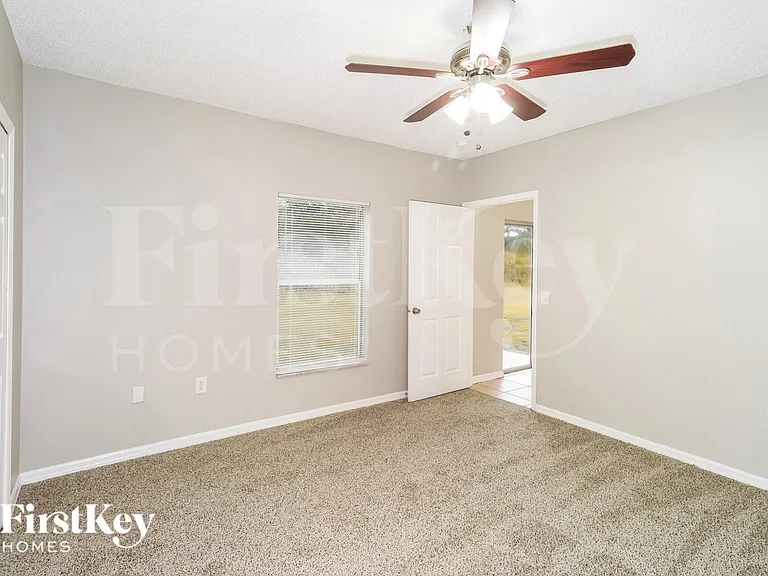 1164 Schumann Dr — Photo 11