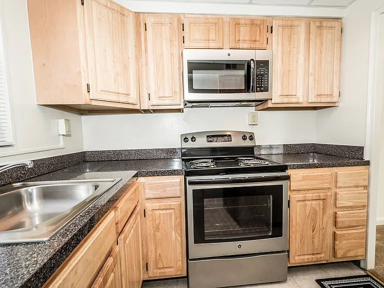 Willow Crest Apartments — Photo 6