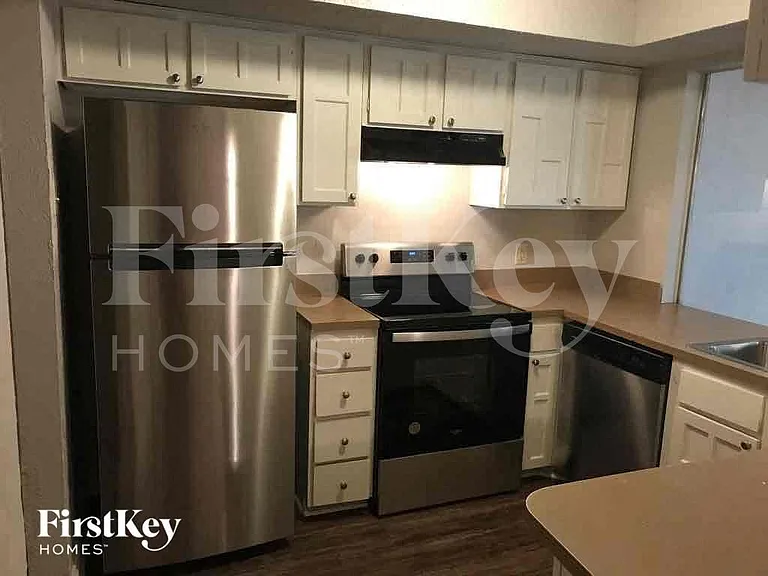 732 NW Ann Lois Ln — Photo 6
