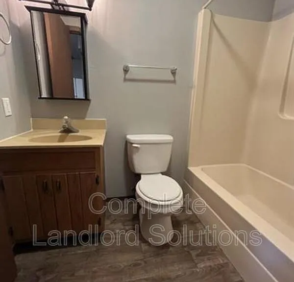 1712 E Morgan Dr — Photo 5
