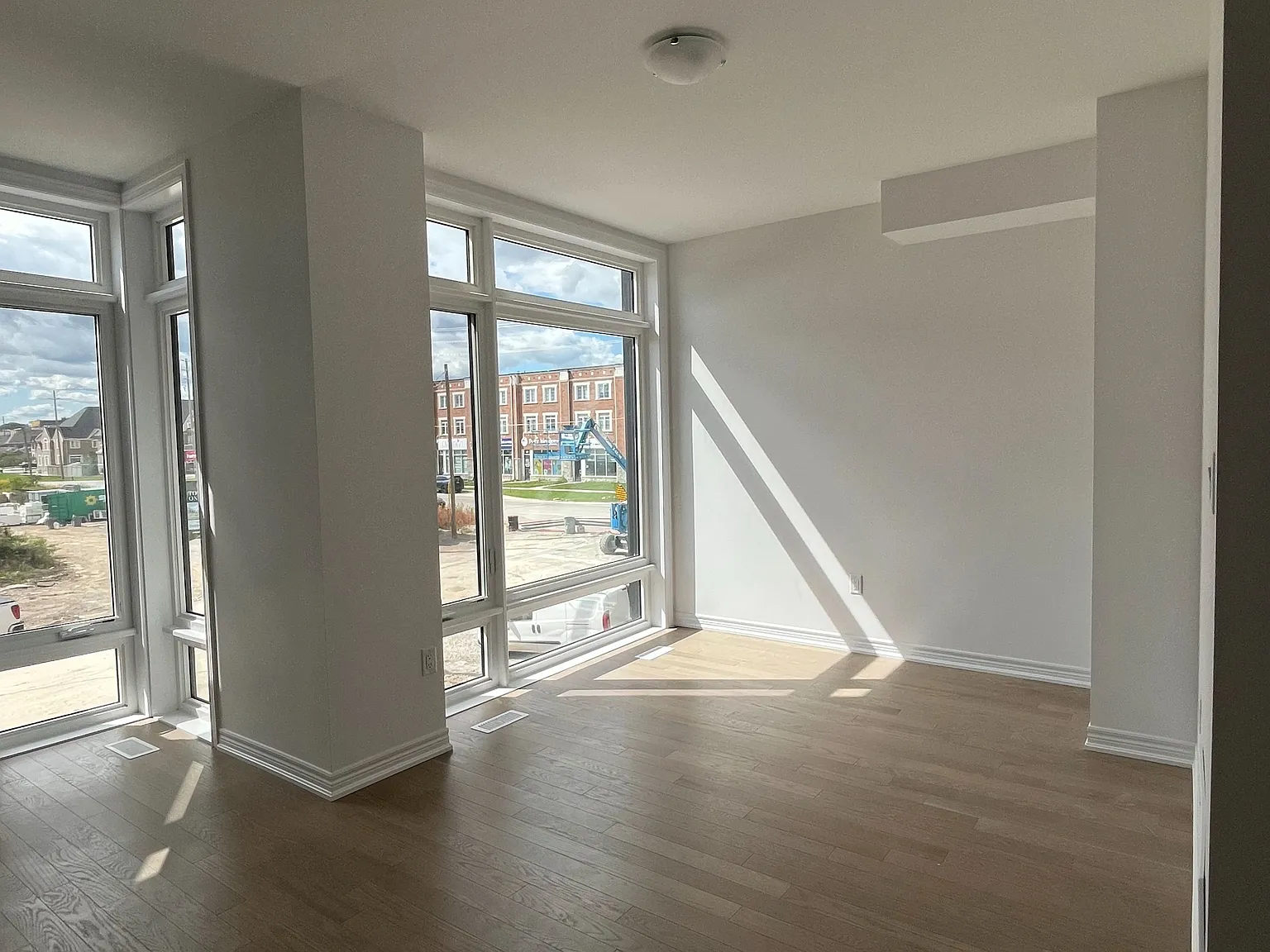 3 bed, $4,000 — Photo 2