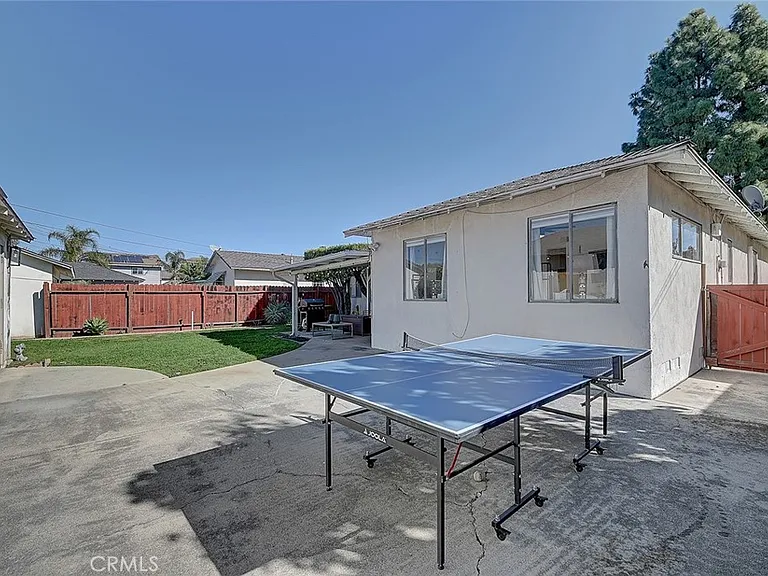 444 N Shattuck Pl — Photo 13
