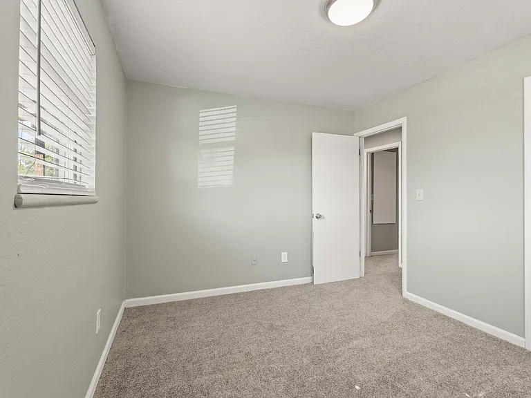 1029 Hoyt Ave — Photo 25
