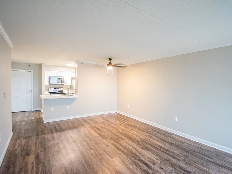 Cloverleaf Apartments — Photo 11