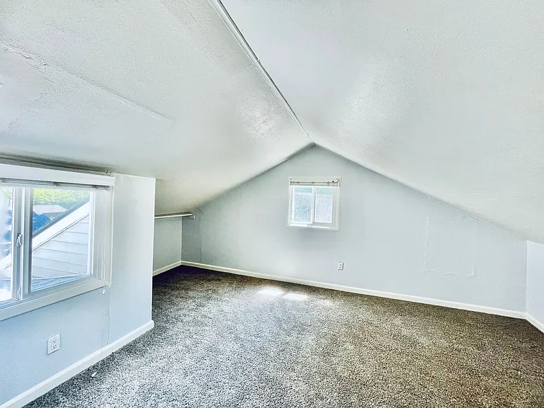 1403 S 99th St — Photo 14