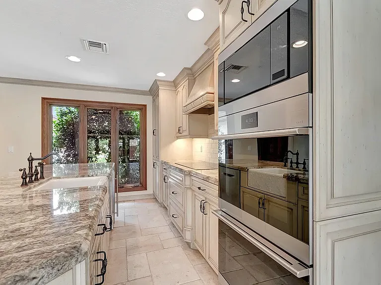 7415 Woodland Creek Ln — Photo 8