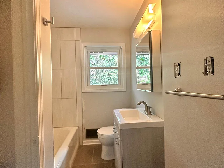 2149 Arlington Ave NE — Photo 7