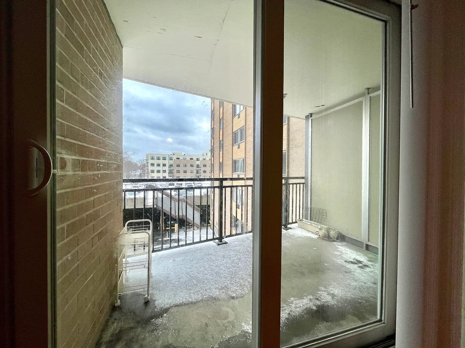 2 bed, 1100 sqft, $2,400 — Photo 2