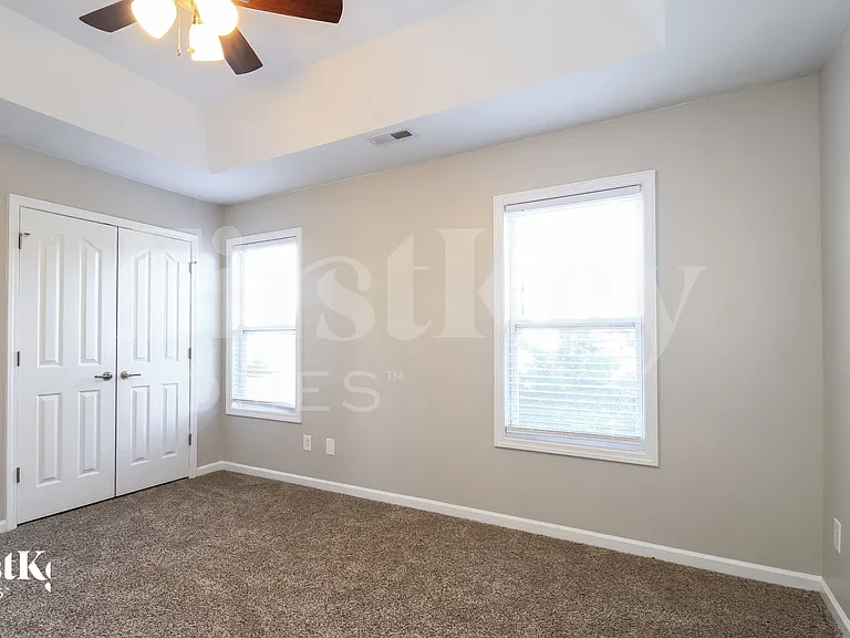221 Bridgewater Dr — Photo 9