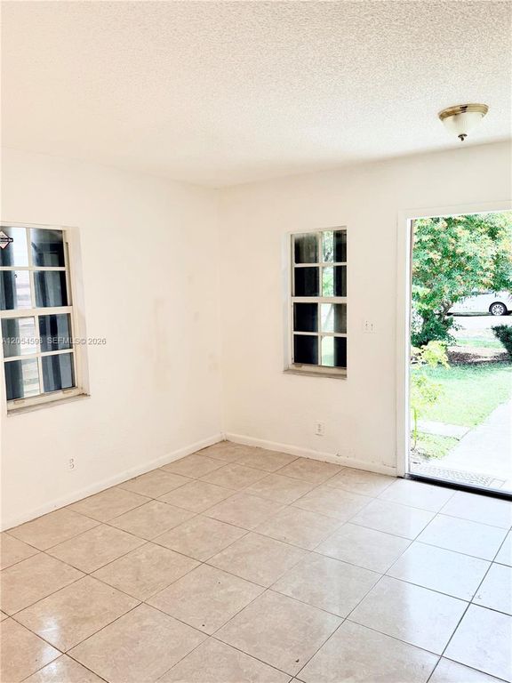 1561 NW 7th Ter, photo 6