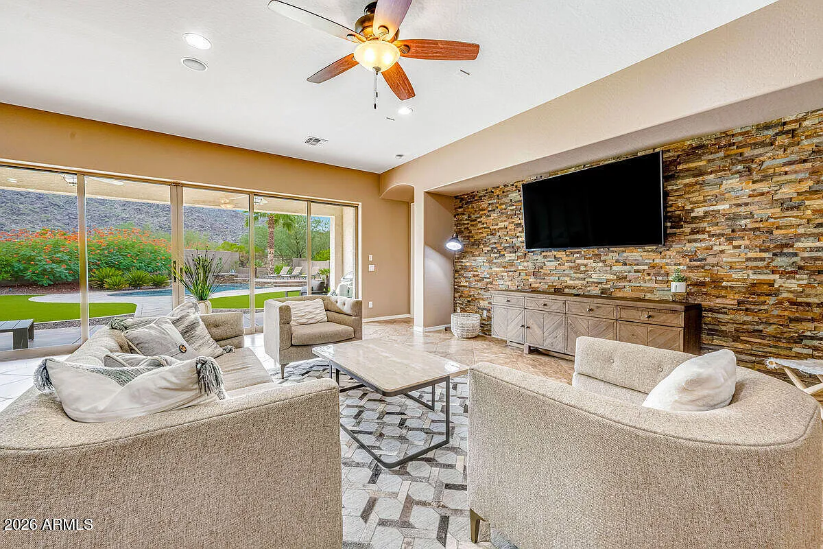 4 bed, 3.0 bath, 3160 sqft, $2,800 — Photo 3