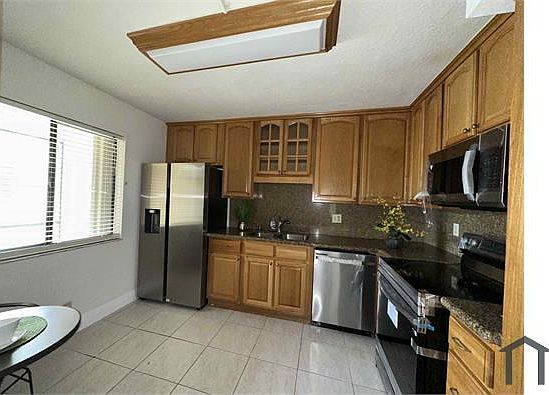 1st image of 321 Lakeview Dr APT 103