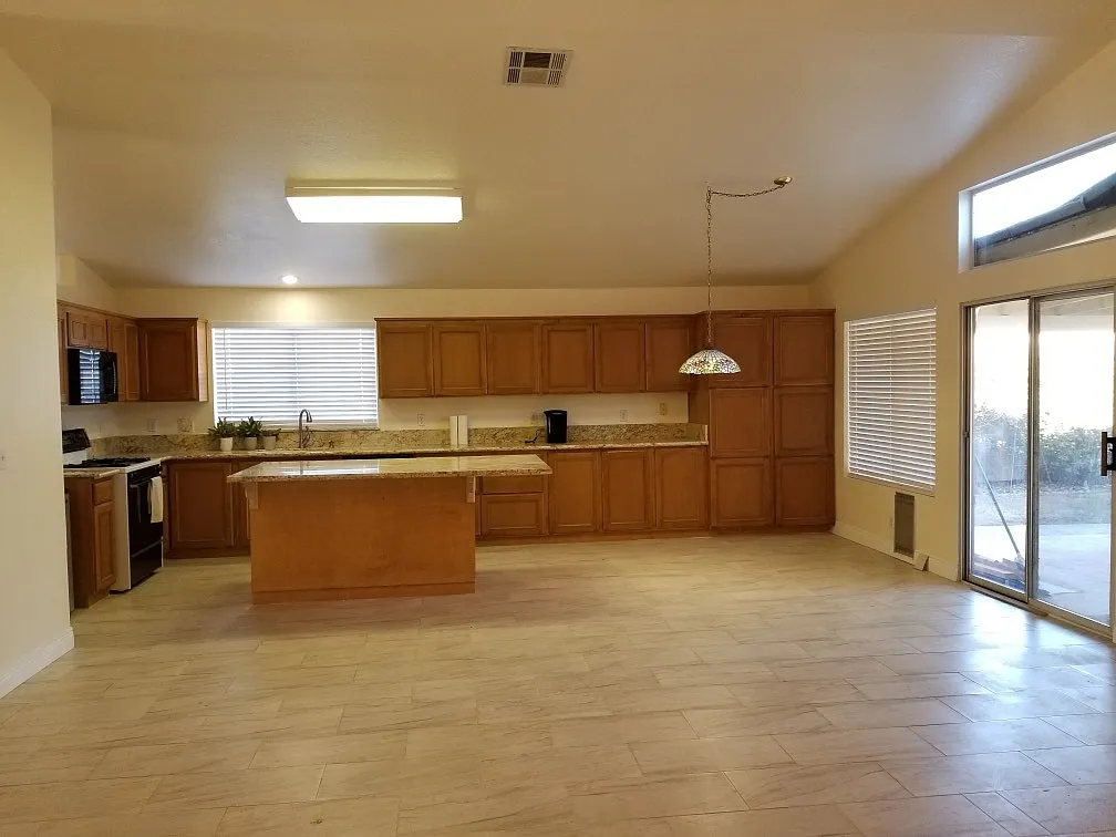 6400 Green Garden Dr — Photo 4
