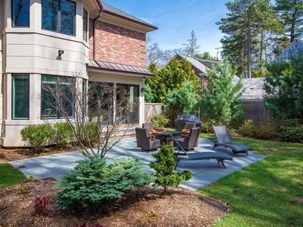 1580 Beacon St #1580, Waban, MA 02468