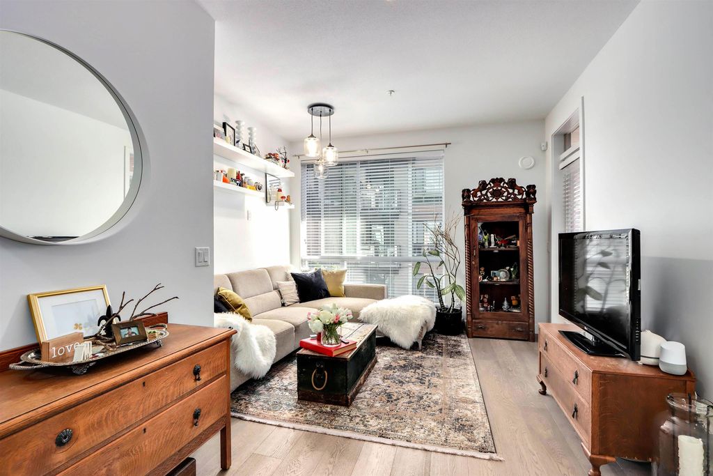 Apartment in North Vancouver City, Marine-Hamilton, Lower Lonsdale - View 4