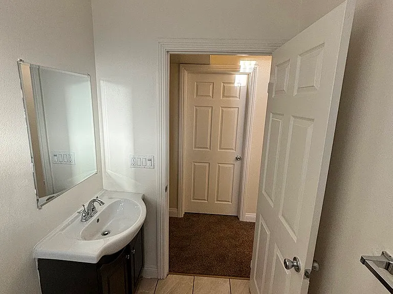 942 E 88th Pl — Photo 17