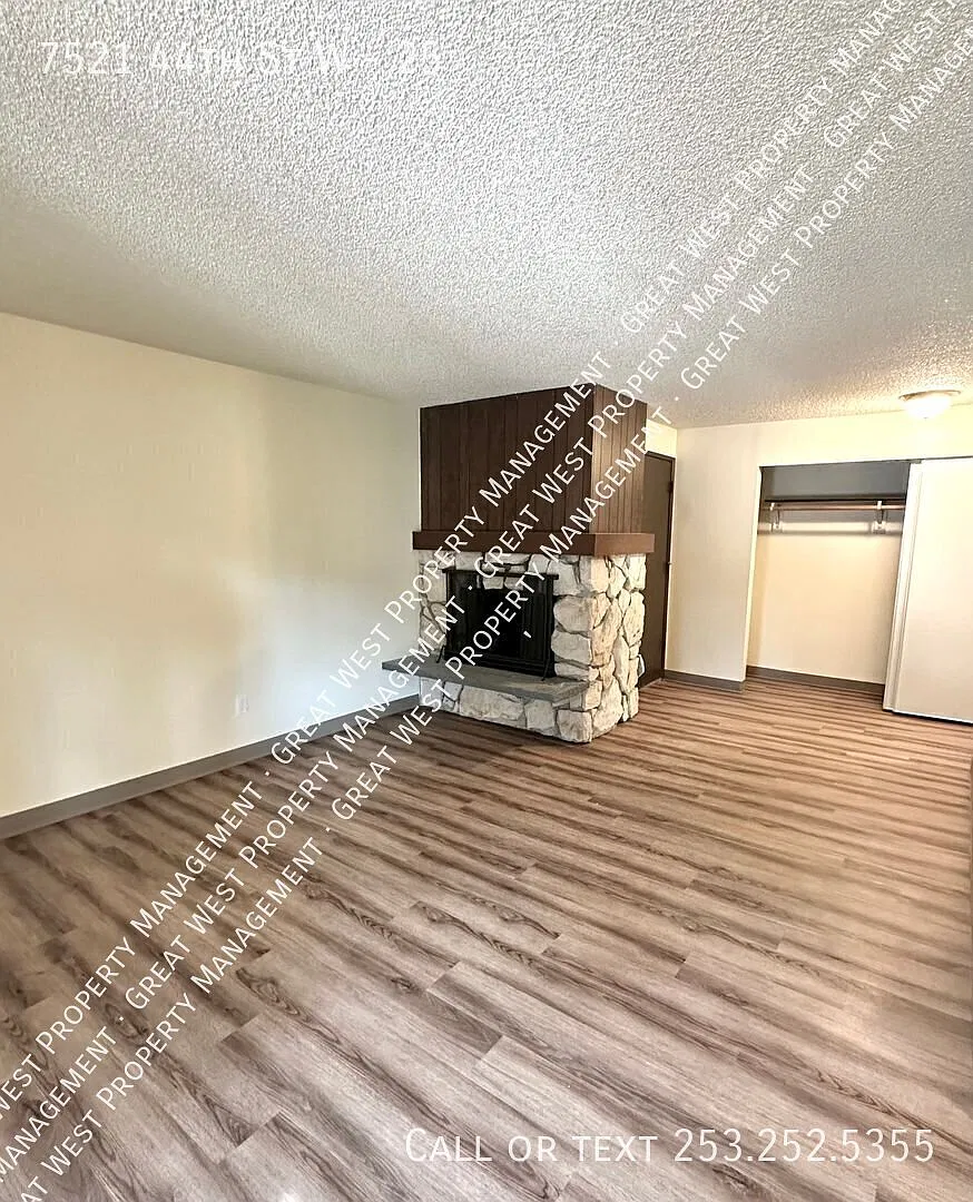 Move In Special- First Month Free Rent! Spacious One Bed Apartment $1,375/Mo. — Photo 1