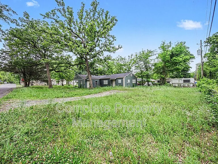 1900 Saint Charles Ave SW — Photo 16