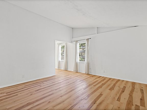 5th image of 3083 Arrendale St