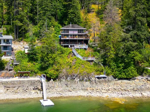345 David Rd, Bowen Island, BC V0N 1G1