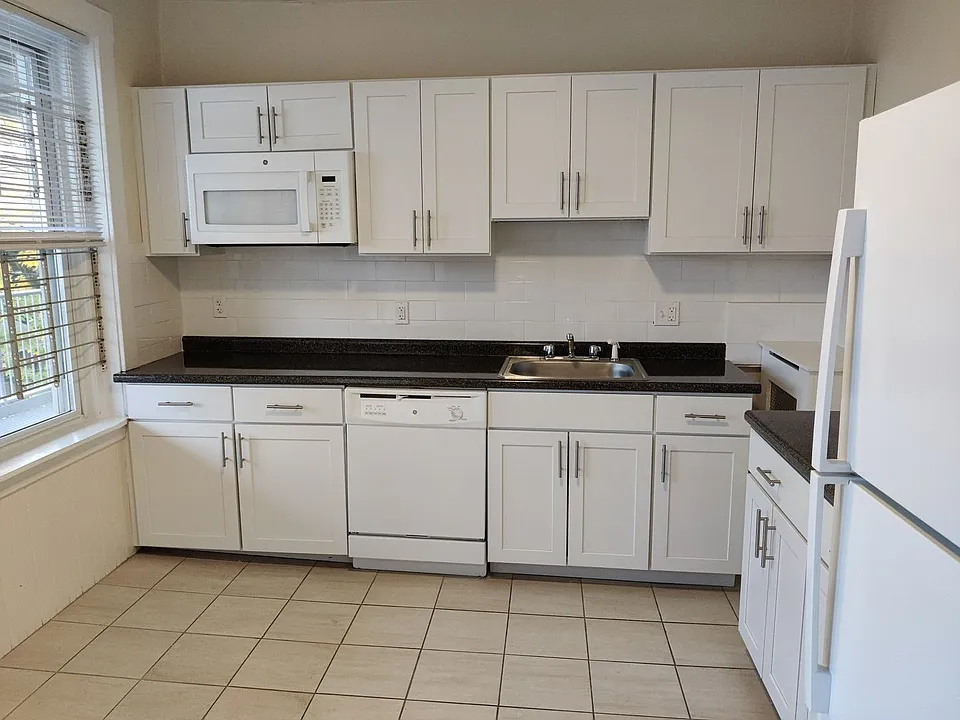 8 Barrows St #1E