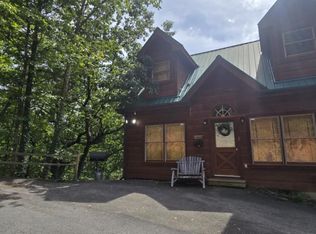 806 Ski View Ln, Pigeon Forge, TN 37876