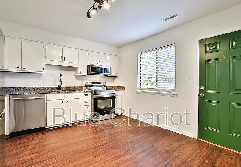 1000 Fargo St #E3 — Photo 4