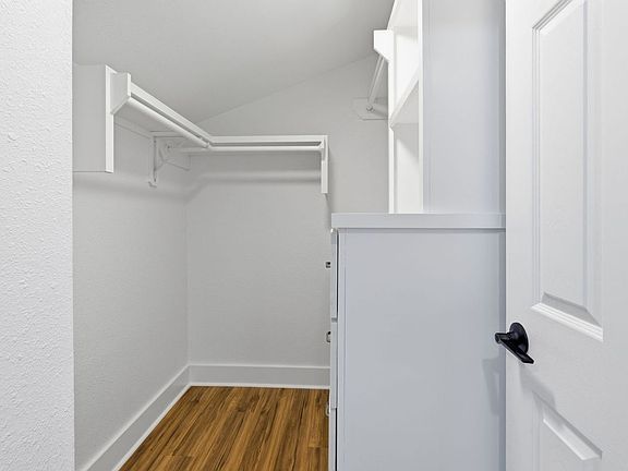 4th image of 834 Koonce Rd