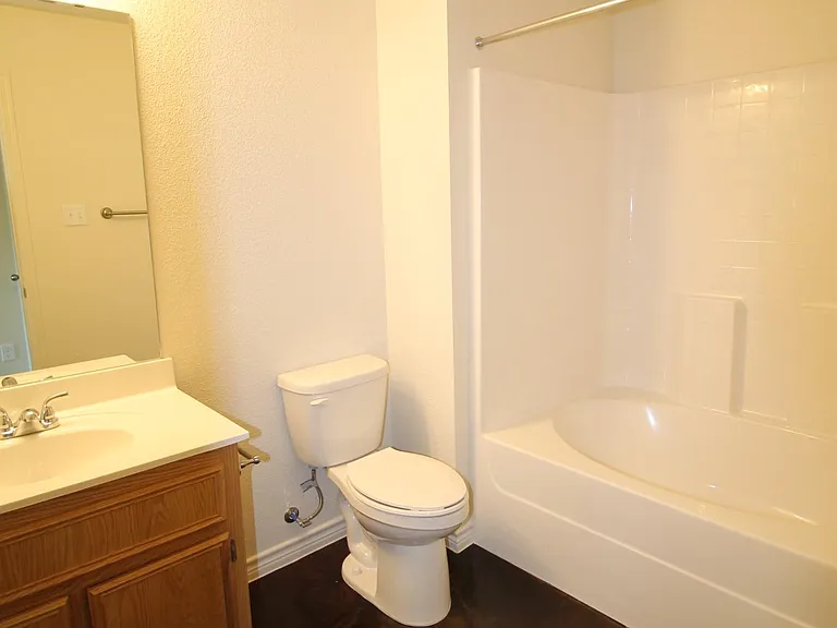105 N Love Ave #B — Photo 8