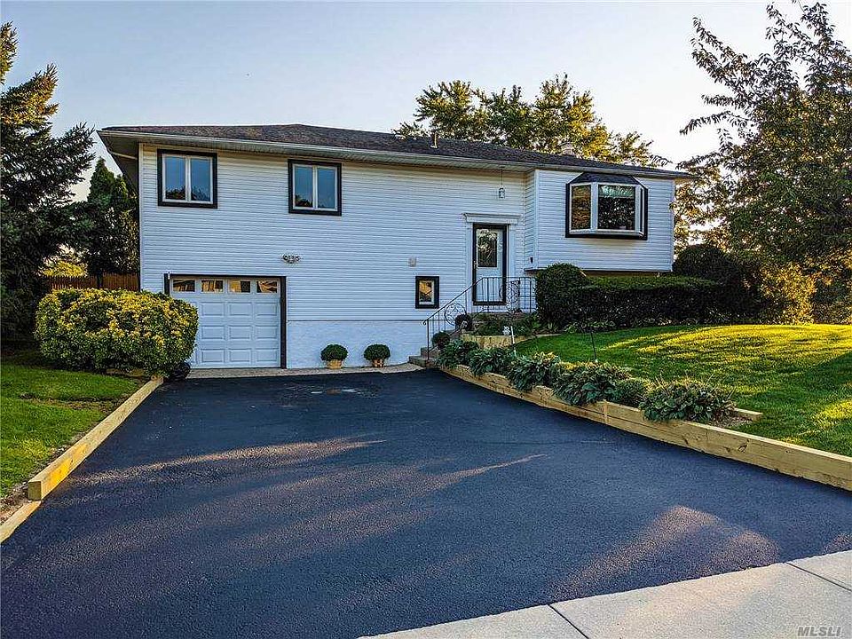1st image of 18 Mulberry Dr