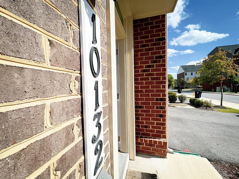 10132 Dorsey Ln — Photo 2